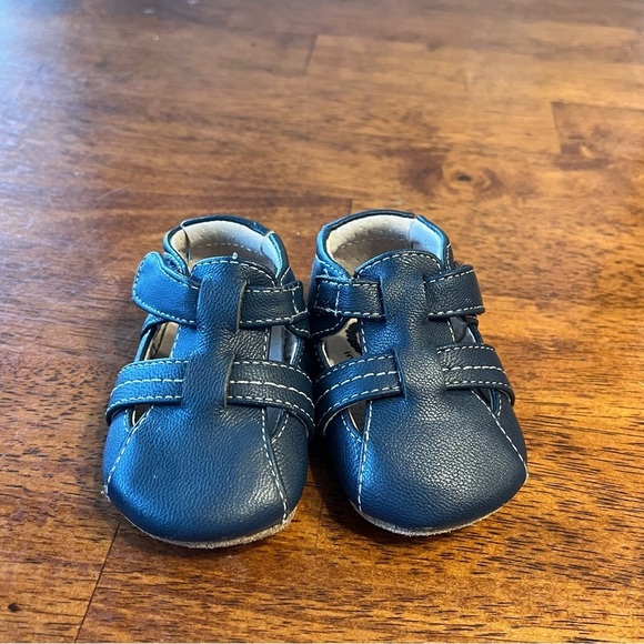 Livie and Luca navy first walkers leather shoes size 0-6 months - Picture 4 of 9